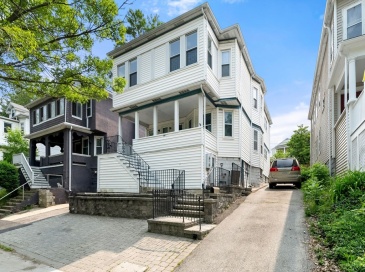 281 Alewife Brook Pkwy, Somerville, Massachusetts, 5 Bedrooms Bedrooms, 13 Rooms Rooms,2 BathroomsBathrooms,Residential Income,For Sale,Alewife Brook Pkwy,73389240