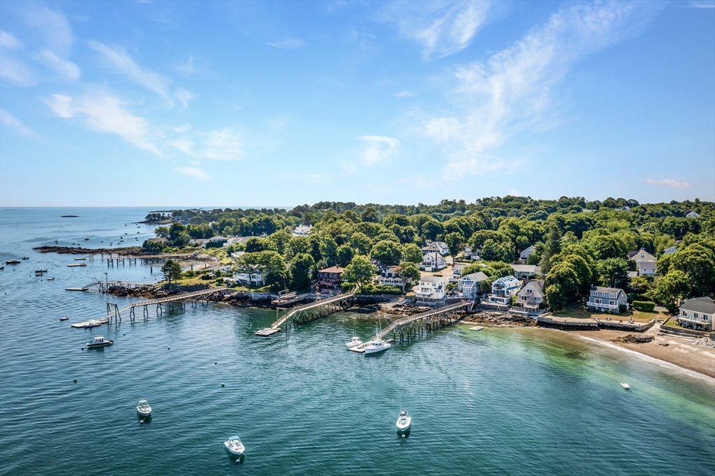 40A Cloutmans Lane, Marblehead, Massachusetts, 4 Bedrooms Bedrooms, 9 Rooms Rooms,2.5 BathroomsBathrooms,Residential,For Sale,Cloutmans Lane,73362622