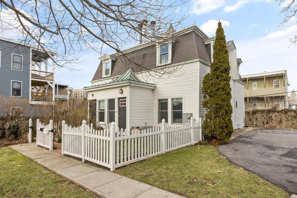 8R Mount Vernon, Boston, Massachusetts, 2 Bedrooms Bedrooms, 11 Rooms Rooms,2 BathroomsBathrooms,Residential Lease,For Rent,Mount Vernon,73430830