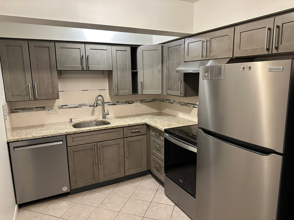 53 Paul St., Newton, Massachusetts, 1 Bedroom Bedrooms, 3 Rooms Rooms,1 BathroomBathrooms,Residential Lease,For Rent,Paul St.,73431059