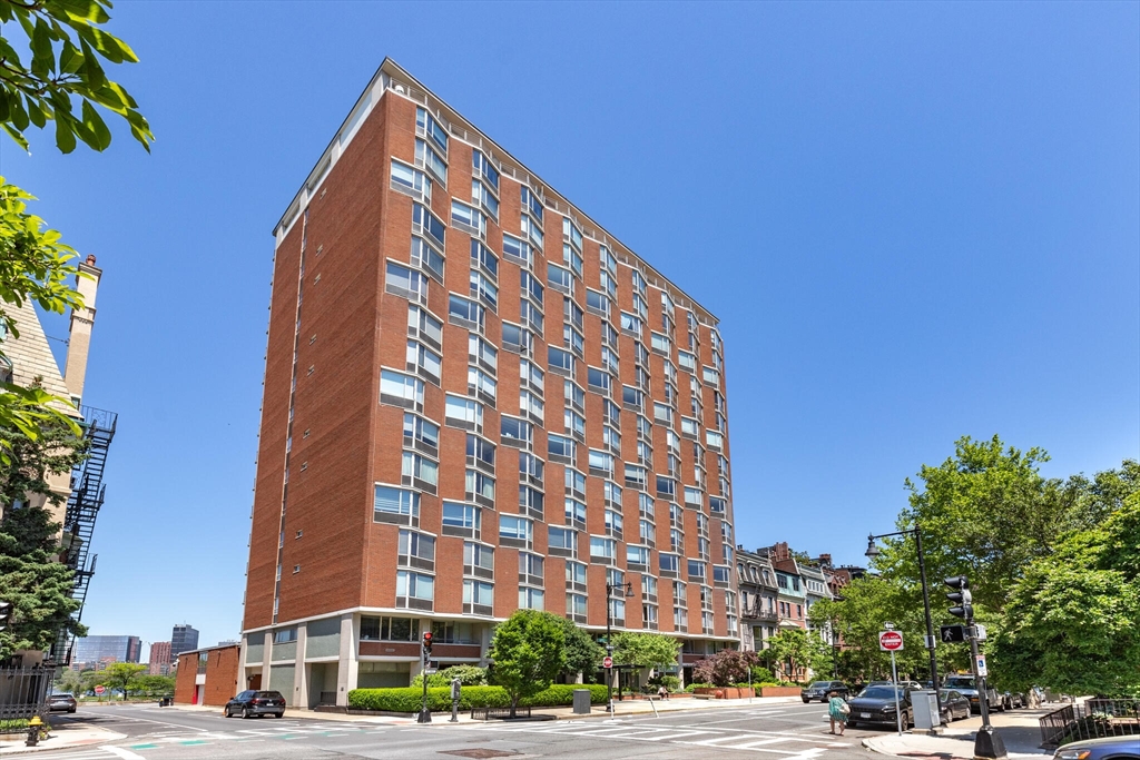 330 Beacon Street, Boston, Massachusetts, 3 Bedrooms Bedrooms, 5 Rooms Rooms,2 BathroomsBathrooms,Residential Lease,For Rent,Beacon Street,73431027