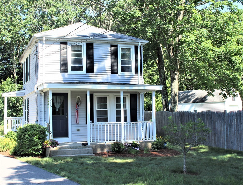 215 Chestnut Street, Franklin, Massachusetts, 1 Bedroom Bedrooms, 3 Rooms Rooms,1 BathroomBathrooms,Residential Lease,For Rent,Chestnut Street,73402449