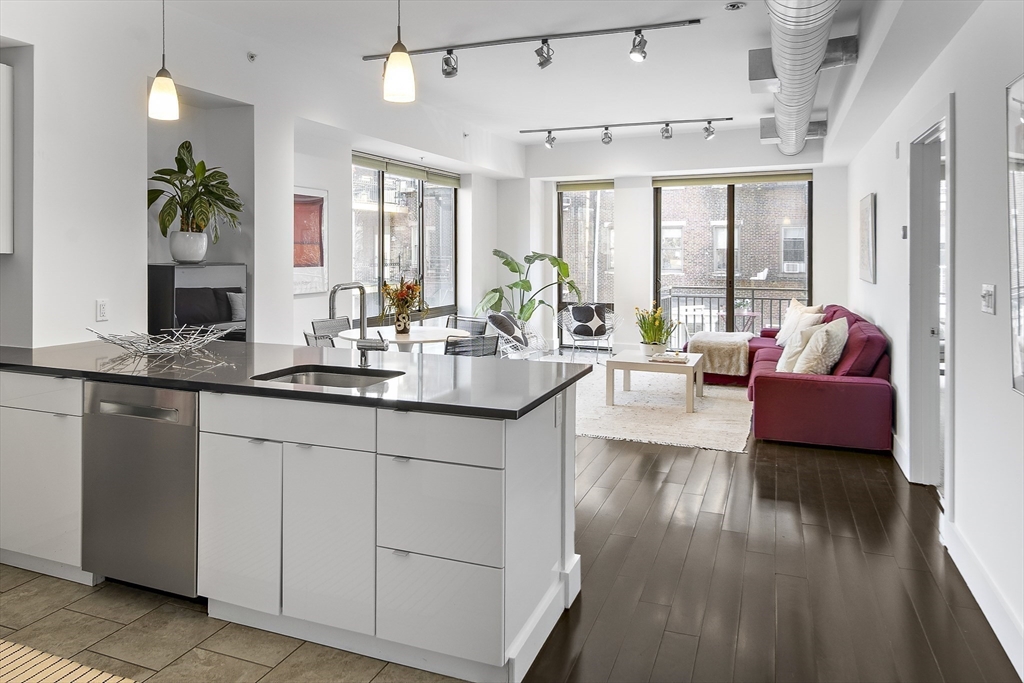 257 Northampton, Boston, Massachusetts, 2 Bedrooms Bedrooms, 4 Rooms Rooms,1.5 BathroomsBathrooms,Residential,For Sale,Northampton,73356537