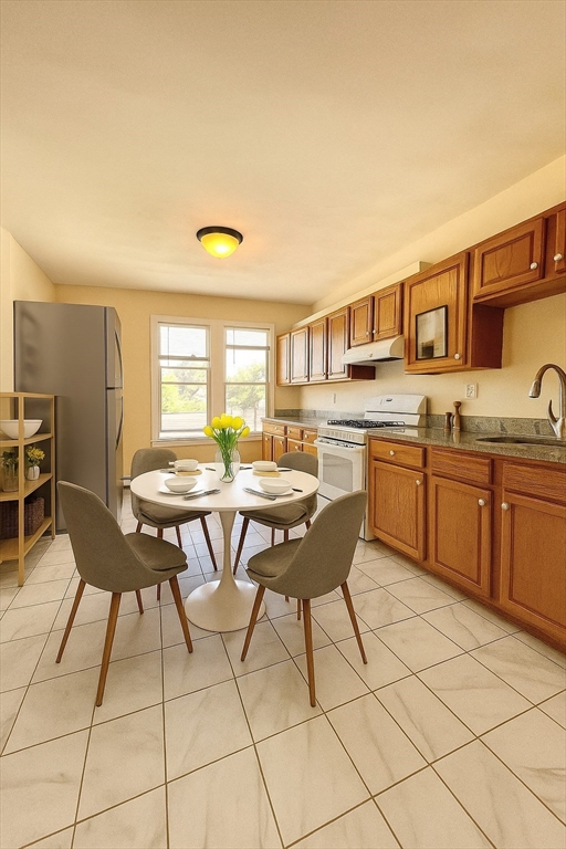 775 Cambridge St, Cambridge, Massachusetts, 3 Bedrooms Bedrooms, 5 Rooms Rooms,1 BathroomBathrooms,Residential Lease,For Rent,Cambridge St,73431172