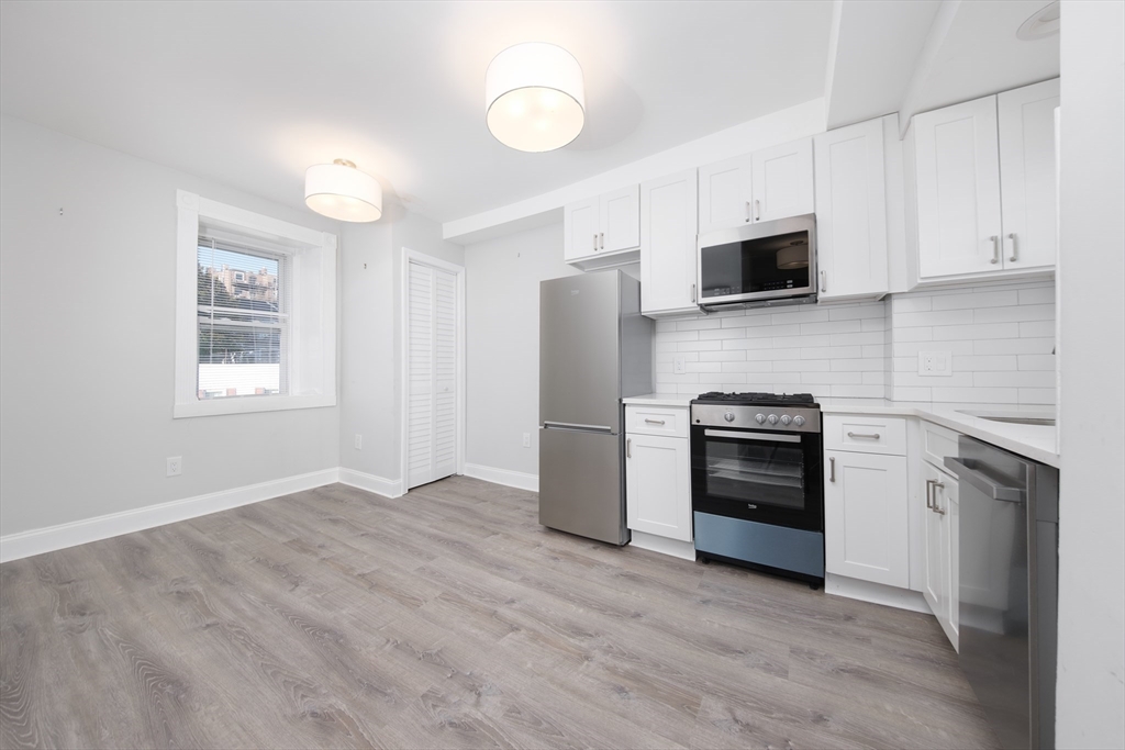 351 East 8th St, Boston, Massachusetts, 1 Bedroom Bedrooms, 3 Rooms Rooms,1 BathroomBathrooms,Residential Lease,For Rent,East 8th St,73346981