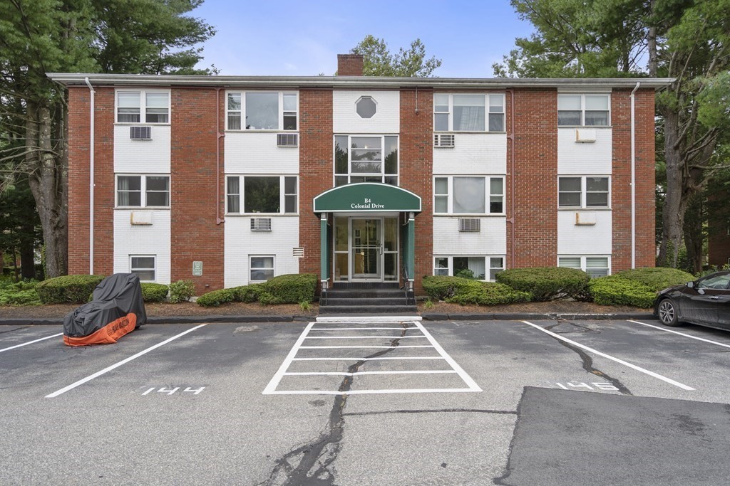 4 Colonial Dr, Andover, Massachusetts, 1 Bedroom Bedrooms, 3 Rooms Rooms,1 BathroomBathrooms,Residential Lease,For Rent,Colonial Dr,73406987