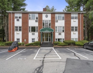 4 Colonial Dr, Andover, Massachusetts, 1 Bedroom Bedrooms, 3 Rooms Rooms,1 BathroomBathrooms,Residential Lease,For Rent,Colonial Dr,73406987