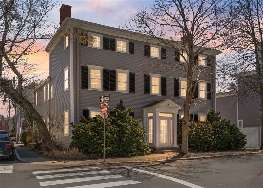 1 Fruit Street, Newburyport, Massachusetts, 5 Bedrooms Bedrooms, 15 Rooms Rooms,3.5 BathroomsBathrooms,Residential Income,For Sale,Fruit Street,73406485