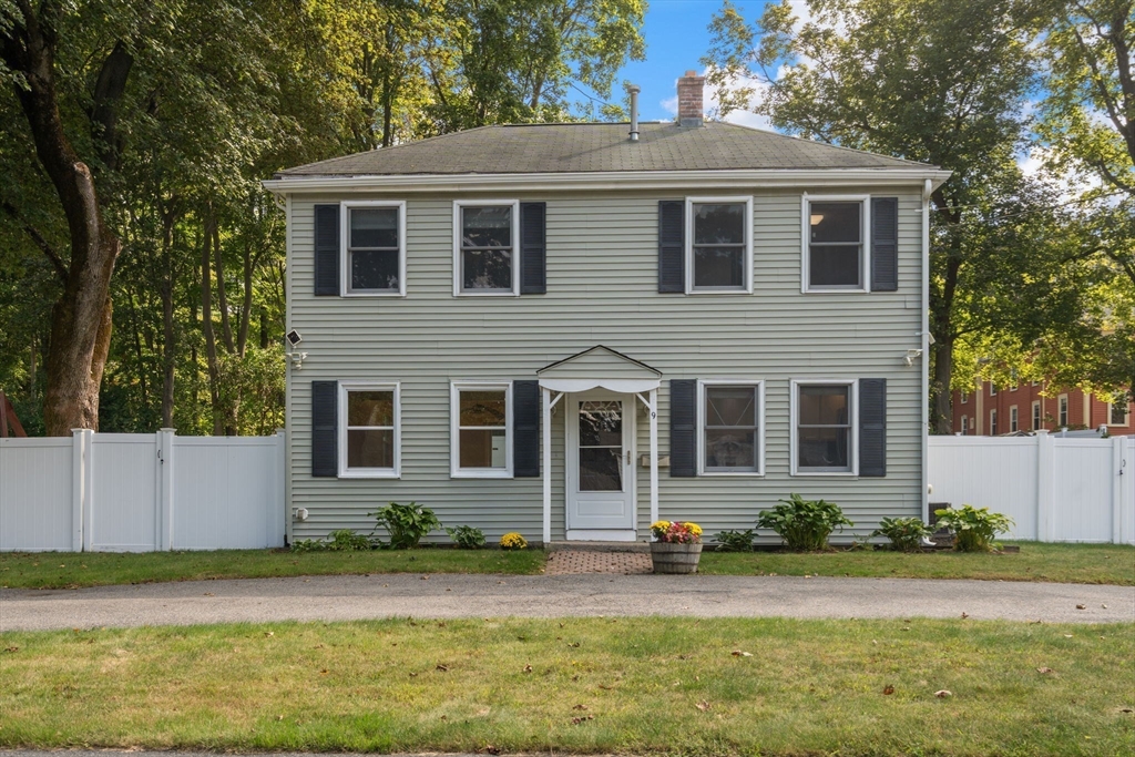 9 Stratford Rd, Natick, Massachusetts, 4 Bedrooms Bedrooms, 7 Rooms Rooms,2 BathroomsBathrooms,Residential Lease,For Rent,Stratford Rd,73431659