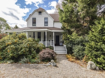 4 Ballast Lane, Marblehead, Massachusetts, 5 Bedrooms Bedrooms, 10 Rooms Rooms,3.5 BathroomsBathrooms,Residential,For Sale,Ballast Lane,73431612
