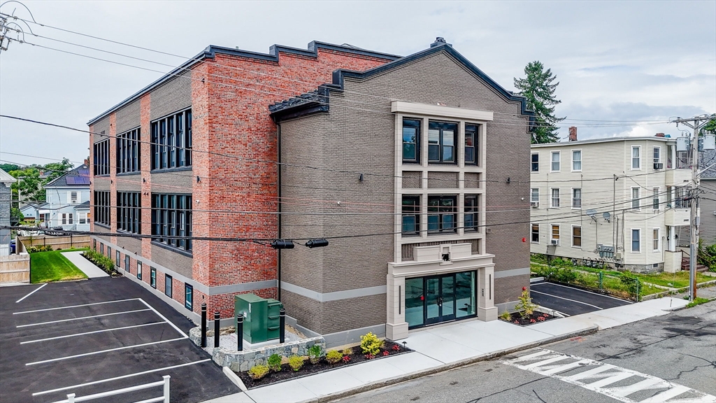 72 Boisvert, Lowell, Massachusetts, 2 Bedrooms Bedrooms, 4 Rooms Rooms,1 BathroomBathrooms,Residential Lease,For Rent,Boisvert,73431887