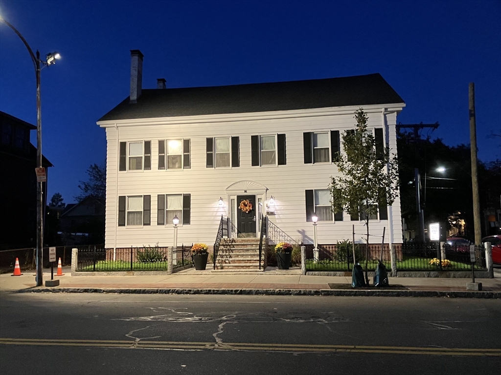 305 Broadway, Cambridge, Massachusetts, 2 Bedrooms Bedrooms, 10 Rooms Rooms,2.5 BathroomsBathrooms,Residential Income,For Sale,Broadway,73432171