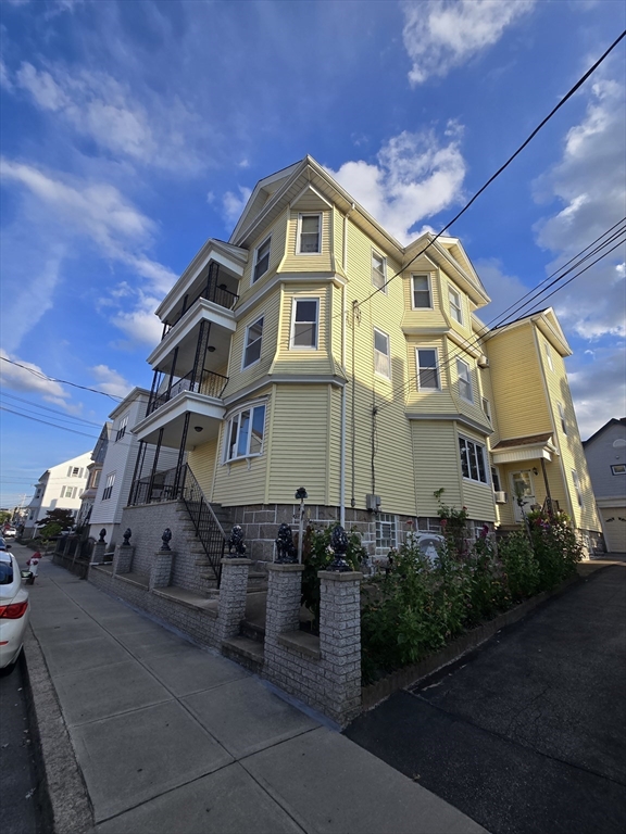 51 Oliver St, Fall River, Massachusetts, 3 Bedrooms Bedrooms, 7 Rooms Rooms,1 BathroomBathrooms,Residential Lease,For Rent,Oliver St,73432229