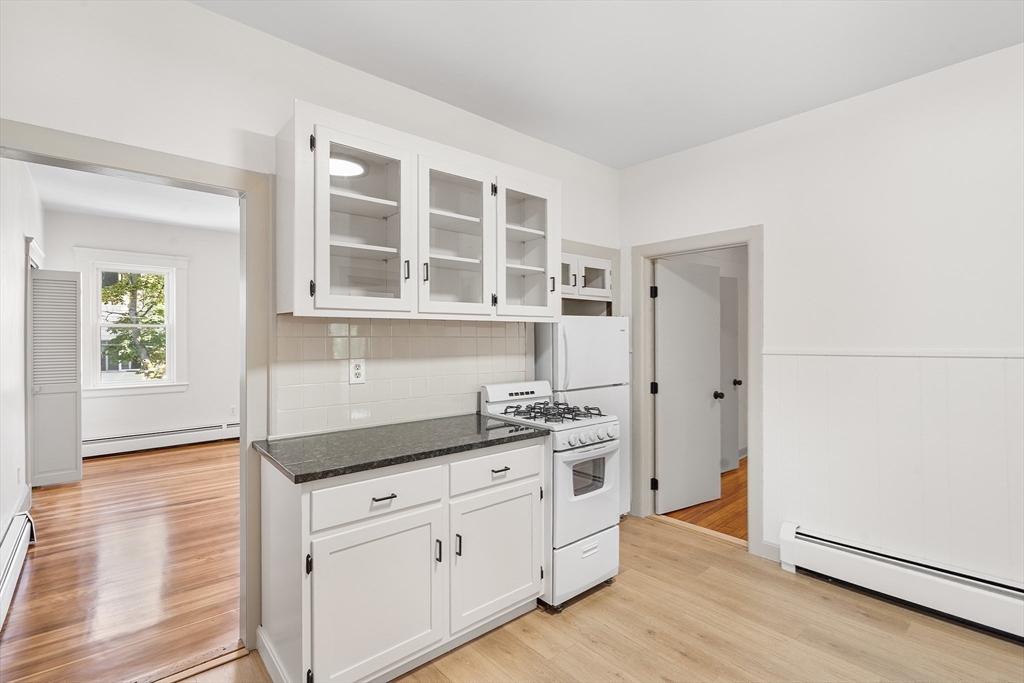 31 Hunting St, Cambridge, Massachusetts, 2 Bedrooms Bedrooms, 5 Rooms Rooms,1 BathroomBathrooms,Residential Lease,For Rent,Hunting St,73432410