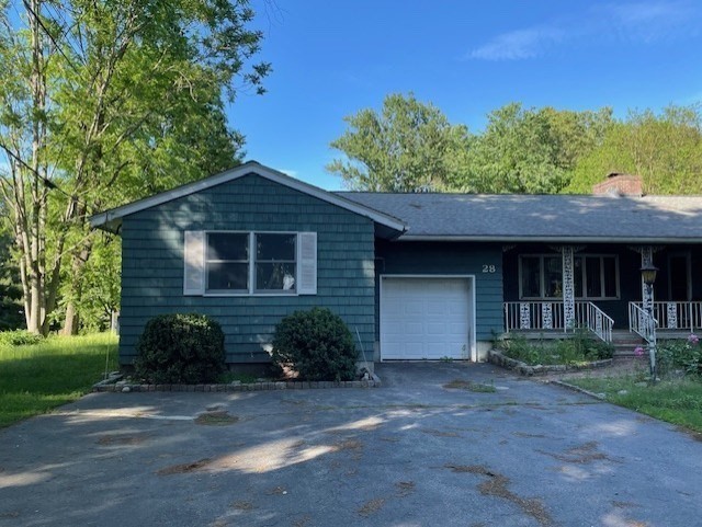 28 Edgewood, Wayland, Massachusetts, 1 Bedroom Bedrooms, 4 Rooms Rooms,1 BathroomBathrooms,Residential Lease,For Rent,Edgewood,73419827