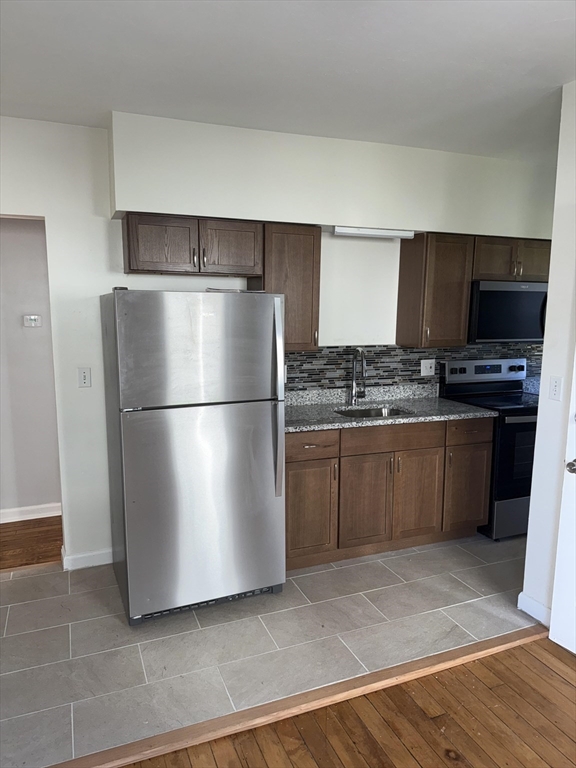 245 Green Street, Brockton, Massachusetts, 3 Bedrooms Bedrooms, 5 Rooms Rooms,1 BathroomBathrooms,Residential Lease,For Rent,Green Street,73390112