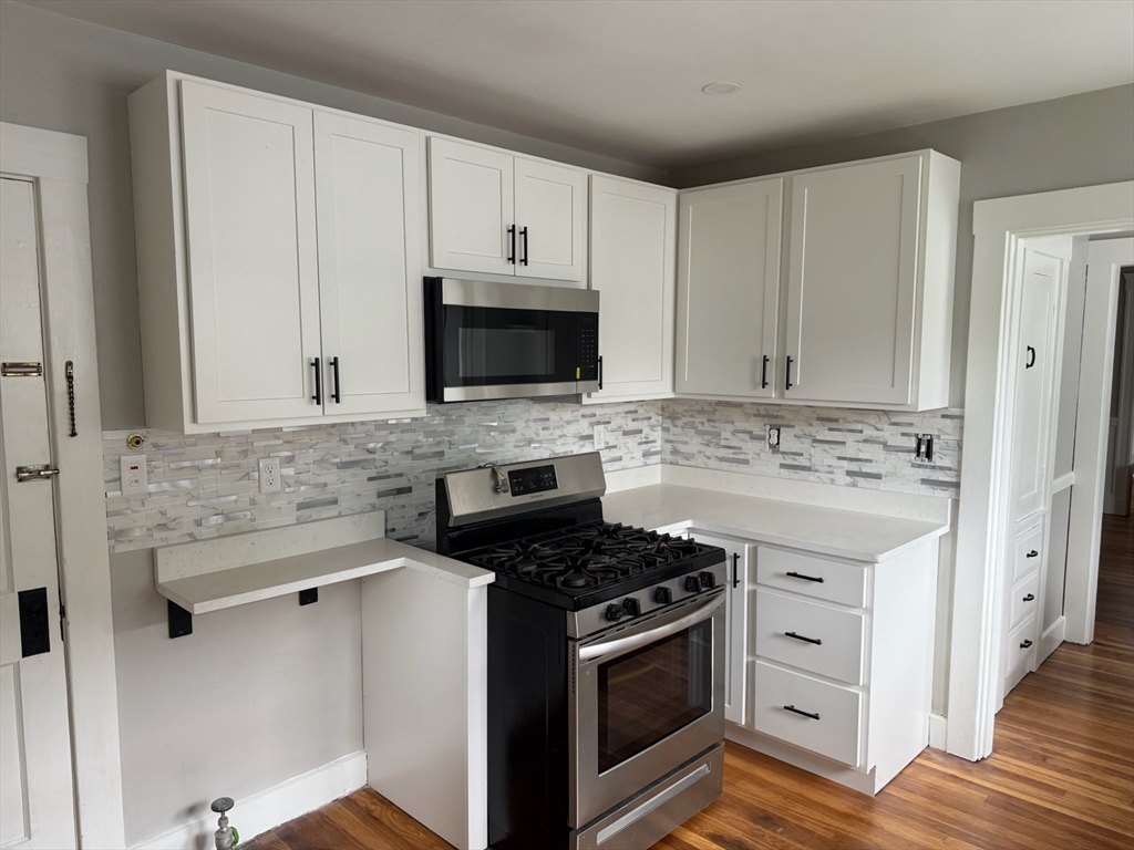 19 Jonathan St, Belmont, Massachusetts, 3 Bedrooms Bedrooms, 6 Rooms Rooms,1 BathroomBathrooms,Residential Lease,For Rent,Jonathan St,73432751