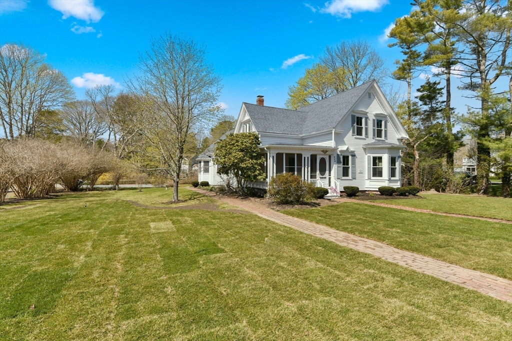 689 Main Street, Barnstable, Massachusetts, 4 Bedrooms Bedrooms, 10 Rooms Rooms,3 BathroomsBathrooms,Residential,For Sale,Main Street,73363610