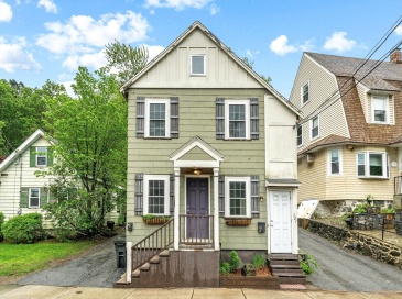 121 Franklin St, Stoneham, Massachusetts, 3 Bedrooms Bedrooms, 7 Rooms Rooms,2 BathroomsBathrooms,Residential Income,For Sale,Franklin St,73370286