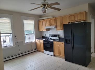 39 Irving Street, Everett, Massachusetts, 1 Bedroom Bedrooms, 4 Rooms Rooms,1 BathroomBathrooms,Residential Lease,For Rent,Irving Street,73421980