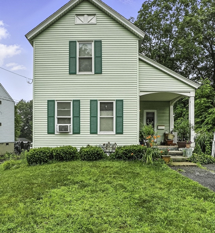 17 Manchester St, Leominster, Massachusetts, 4 Bedrooms Bedrooms, 9 Rooms Rooms,2 BathroomsBathrooms,Residential Income,For Sale,Manchester St,73397509