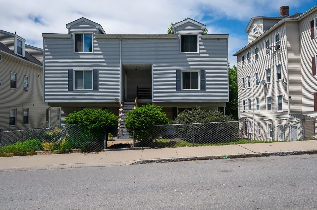 98 Eastern Ave, Worcester, Massachusetts, 2 Bedrooms Bedrooms, 6 Rooms Rooms,1.5 BathroomsBathrooms,Residential,For Sale,Eastern Ave,73378133