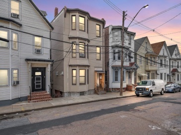 140 Falcon St, Boston, Massachusetts, 6 Bedrooms Bedrooms, 12 Rooms Rooms,3 BathroomsBathrooms,Residential Income,For Sale,Falcon St,73404154