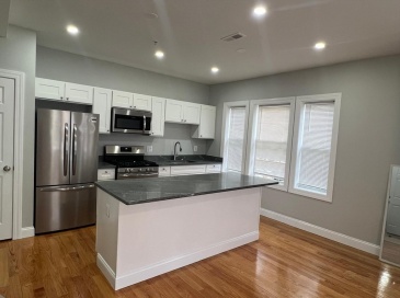 512 Blue Hill Ave, Boston, Massachusetts, 3 Bedrooms Bedrooms, 7 Rooms Rooms,2 BathroomsBathrooms,Residential Lease,For Rent,Blue Hill Ave,73432899