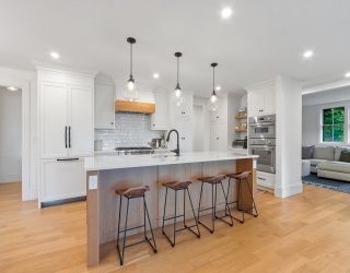 23 Centre Ave, Belmont, Massachusetts, 7 Bedrooms Bedrooms, 17 Rooms Rooms,4.5 BathroomsBathrooms,Residential Income,For Sale,Centre Ave,73432922