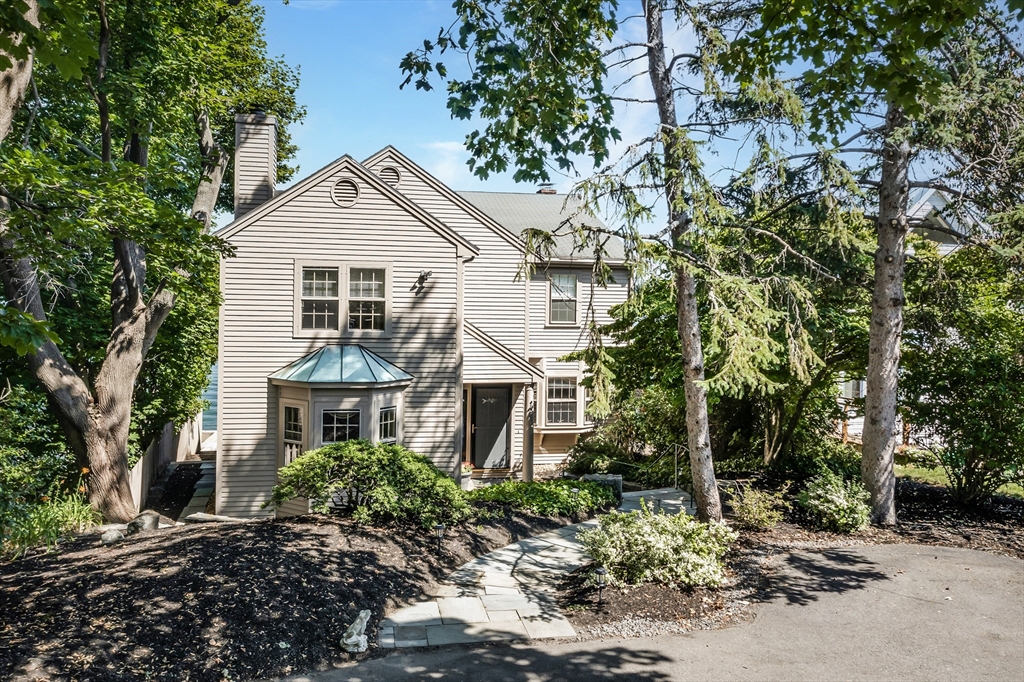 40A Cloutmans Lane, Marblehead, Massachusetts, 4 Bedrooms Bedrooms, 9 Rooms Rooms,2.5 BathroomsBathrooms,Residential Lease,For Rent,Cloutmans Lane,73426717