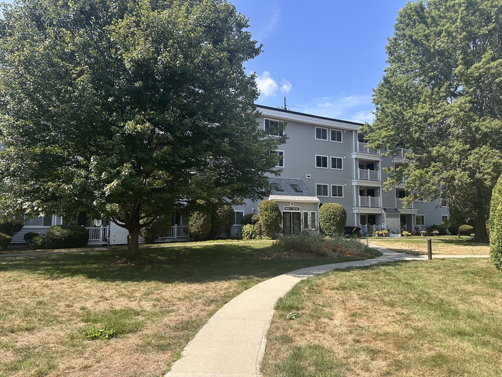 255 North Rd, Chelmsford, Massachusetts, 2 Bedrooms Bedrooms, 4 Rooms Rooms,2 BathroomsBathrooms,Residential Lease,For Rent,North Rd,73423240