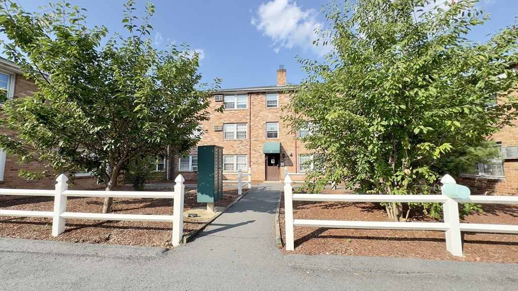 160 Tyngsboro Rd, Chelmsford, Massachusetts, 2 Bedrooms Bedrooms, 4 Rooms Rooms,1 BathroomBathrooms,Residential Lease,For Rent,Tyngsboro Rd,73422859