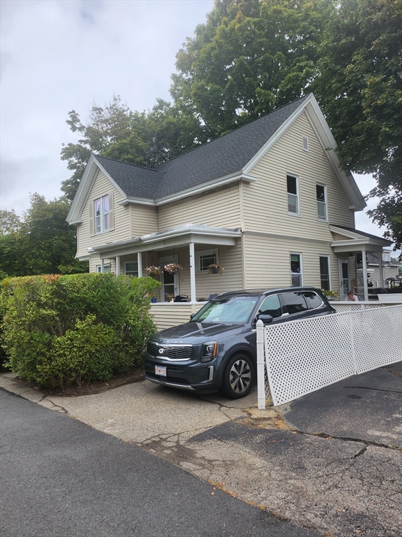 9 May Street, North Andover, Massachusetts, 5 Rooms Rooms,1 BathroomBathrooms,Residential Lease,For Rent,May Street,73433251