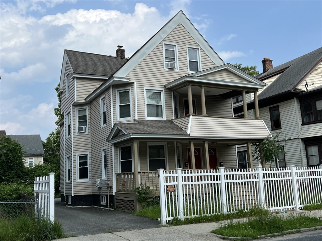 69-71 Ranney St, Springfield, Massachusetts, 8 Bedrooms Bedrooms, 15 Rooms Rooms,2 BathroomsBathrooms,Residential Income,For Sale,Ranney St,73394189
