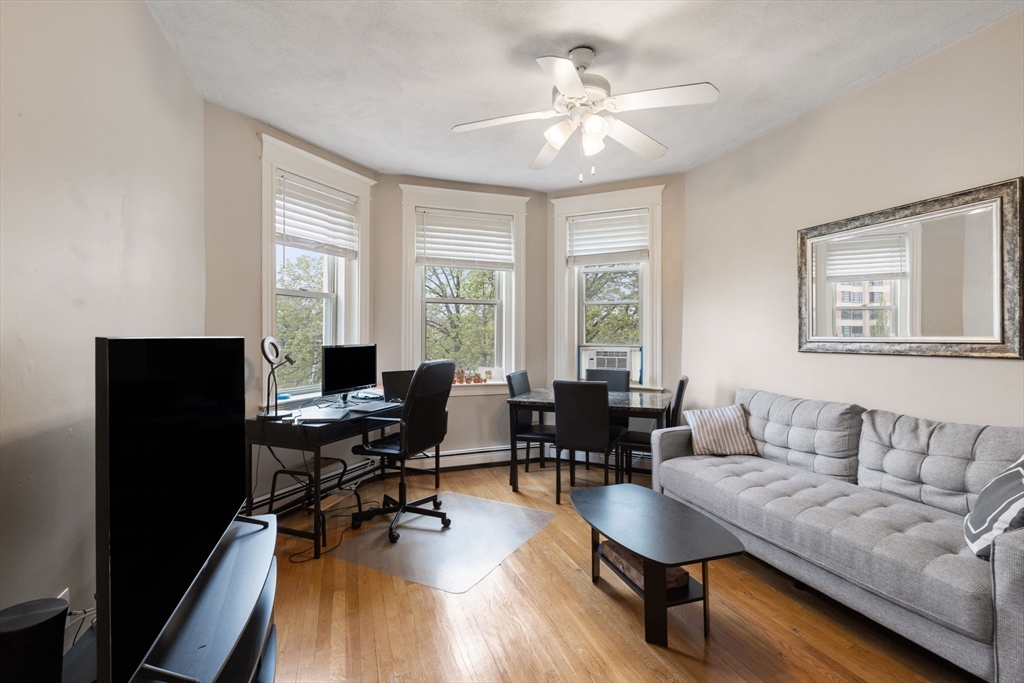 1669 Commonwealth Avenue, Boston, Massachusetts, 1 Bedroom Bedrooms, 4 Rooms Rooms,1 BathroomBathrooms,Residential,For Sale,Commonwealth Avenue,73371760