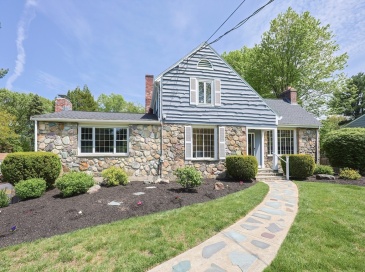 652 Neponset St, Norwood, Massachusetts, 4 Bedrooms Bedrooms, 9 Rooms Rooms,2.5 BathroomsBathrooms,Residential,For Sale,Neponset St,73375190