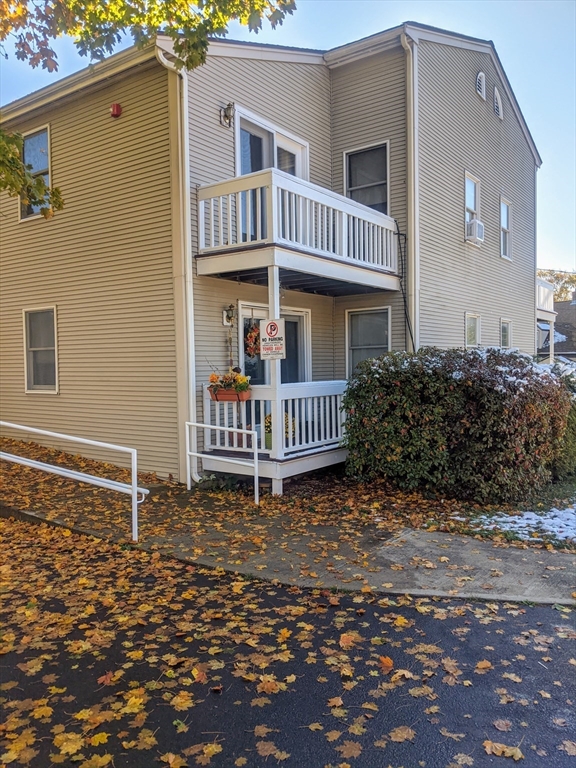 22 State St, Taunton, Massachusetts, 2 Bedrooms Bedrooms, 4 Rooms Rooms,1 BathroomBathrooms,Residential Lease,For Rent,State St,73433473