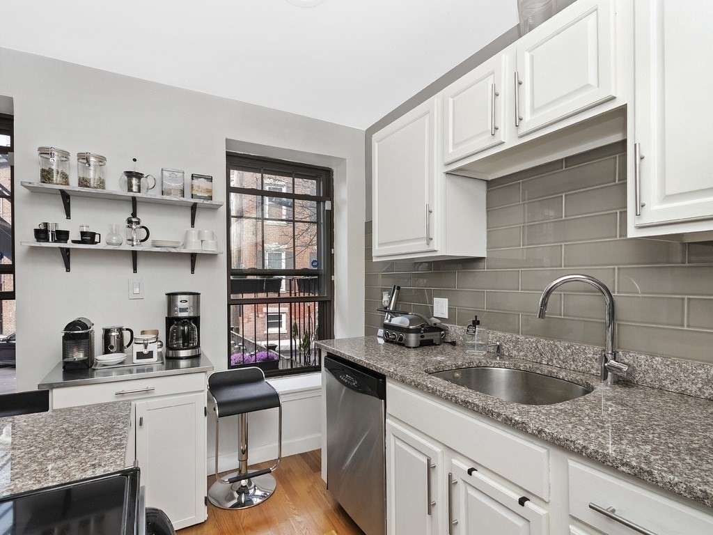 15 Medford Street, Chelsea, Massachusetts, 2 Bedrooms Bedrooms, 3 Rooms Rooms,1 BathroomBathrooms,Residential Lease,For Rent,Medford Street,73433355