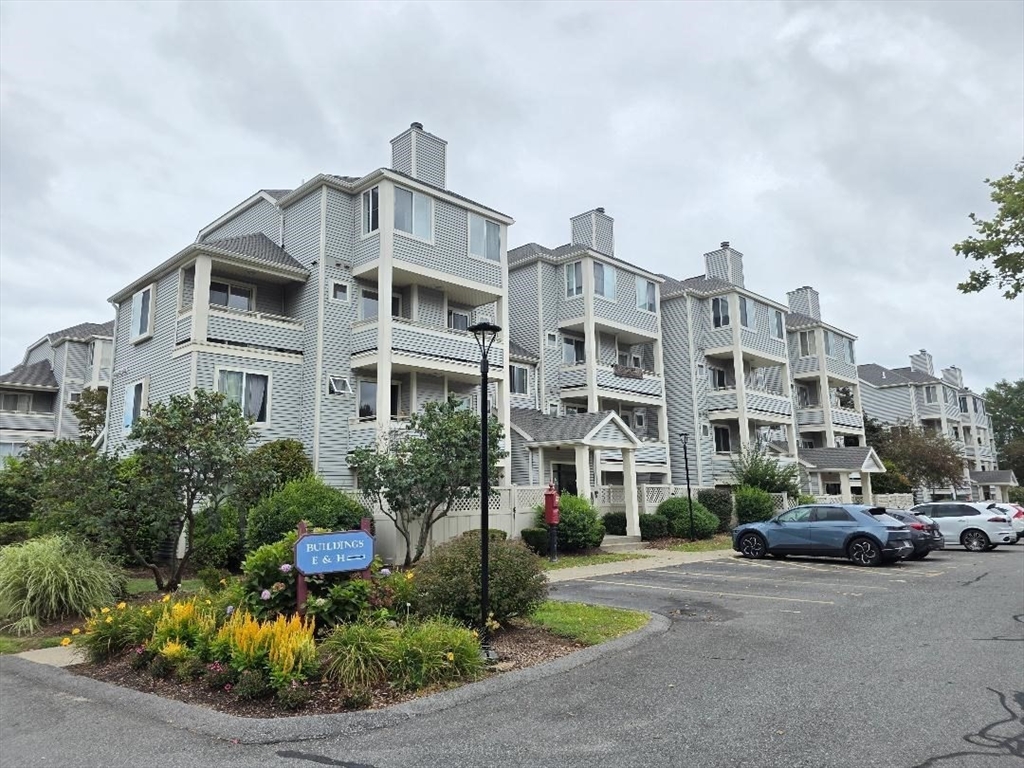 200 Falls Blvd, Quincy, Massachusetts, 2 Bedrooms Bedrooms, 5 Rooms Rooms,1.5 BathroomsBathrooms,Residential Lease,For Rent,Falls Blvd,73421130