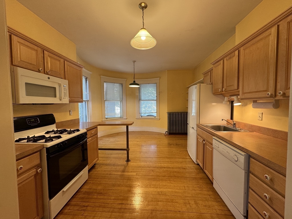 590 Cambridge St., Boston, Massachusetts, 2 Bedrooms Bedrooms, 4 Rooms Rooms,1 BathroomBathrooms,Residential Lease,For Rent,Cambridge St.,73426634