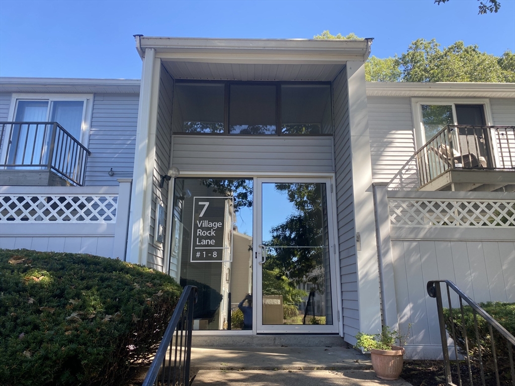 7 Village Rock Lane, Natick, Massachusetts, 2 Bedrooms Bedrooms, 5 Rooms Rooms,1 BathroomBathrooms,Residential Lease,For Rent,Village Rock Lane,73426520