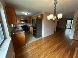 94 Charles River Road, Waltham, Massachusetts, 2 Bedrooms Bedrooms, 5 Rooms Rooms,1 BathroomBathrooms,Residential Lease,For Rent,Charles River Road,73433932