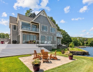 1040 Dickinson Street, Fall River, Massachusetts, 3 Bedrooms Bedrooms, 8 Rooms Rooms,2.5 BathroomsBathrooms,Residential,For Sale,Dickinson Street,73418920