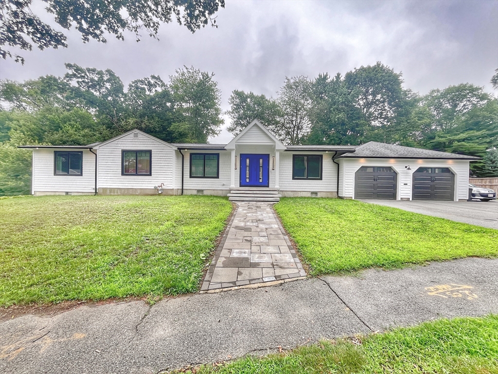 16 Thomas Rd, Lynnfield, Massachusetts, 4 Bedrooms Bedrooms, 10 Rooms Rooms,2.5 BathroomsBathrooms,Residential Lease,For Rent,Thomas Rd,73403293