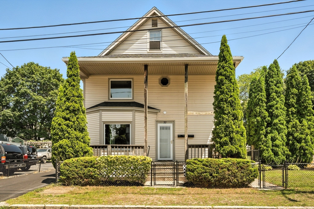 32 Jackson Street, Woonsocket, Rhode Island, 6 Bedrooms Bedrooms, 14 Rooms Rooms,2 BathroomsBathrooms,Residential Income,For Sale,Jackson Street,73410831