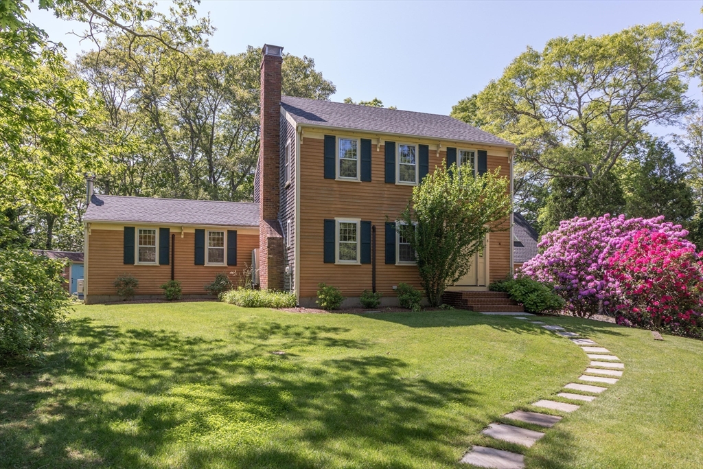 8 School House Village, Oak Bluffs, Massachusetts, 4 Bedrooms Bedrooms, 9 Rooms Rooms,3.5 BathroomsBathrooms,Residential,For Sale,School House Village,73310926