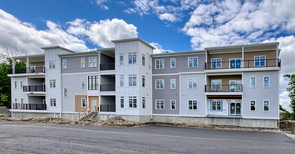 90 E Central St, Franklin, Massachusetts, 3 Bedrooms Bedrooms, 7 Rooms Rooms,2 BathroomsBathrooms,Residential,For Sale,E Central St,73298995