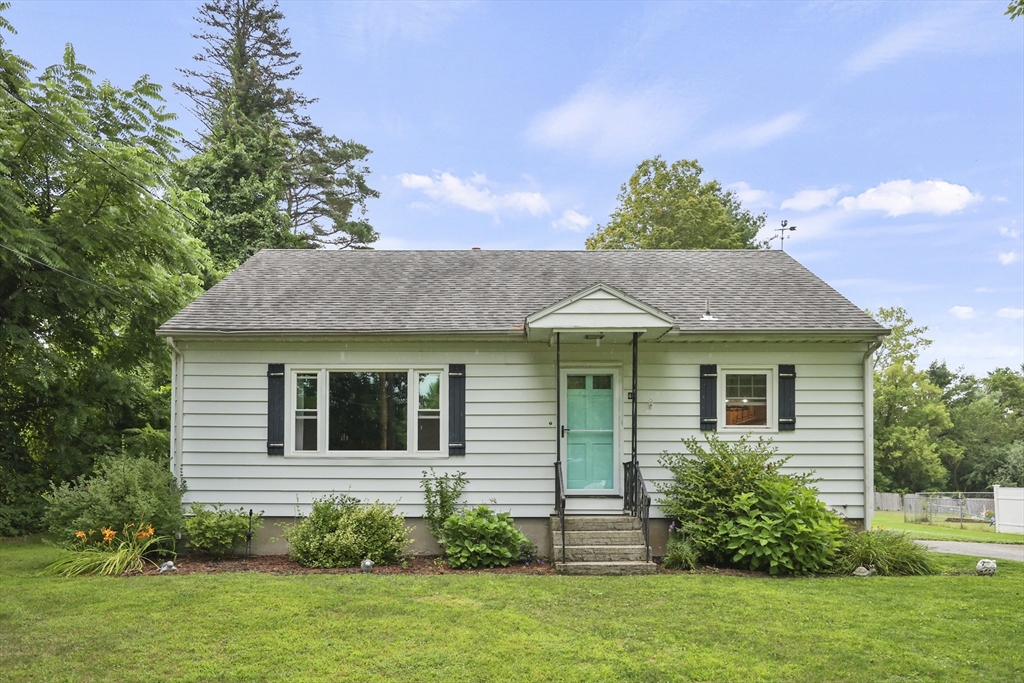 40 Jeffrey Dr, Pittsfield, Massachusetts, 3 Bedrooms Bedrooms, 5 Rooms Rooms,1 BathroomBathrooms,Residential,For Sale,Jeffrey Dr,73418060