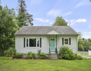 40 Jeffrey Dr, Pittsfield, Massachusetts, 3 Bedrooms Bedrooms, 5 Rooms Rooms,1 BathroomBathrooms,Residential,For Sale,Jeffrey Dr,73418060