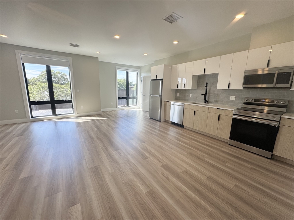 1700 Dorchester Ave, Boston, Massachusetts, 1 Bedroom Bedrooms, 4 Rooms Rooms,1 BathroomBathrooms,Residential Lease,For Rent,Dorchester Ave,73421988